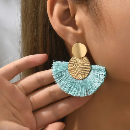 Boucles d’oreilles Majestic Bohème – Pompons Blancs
