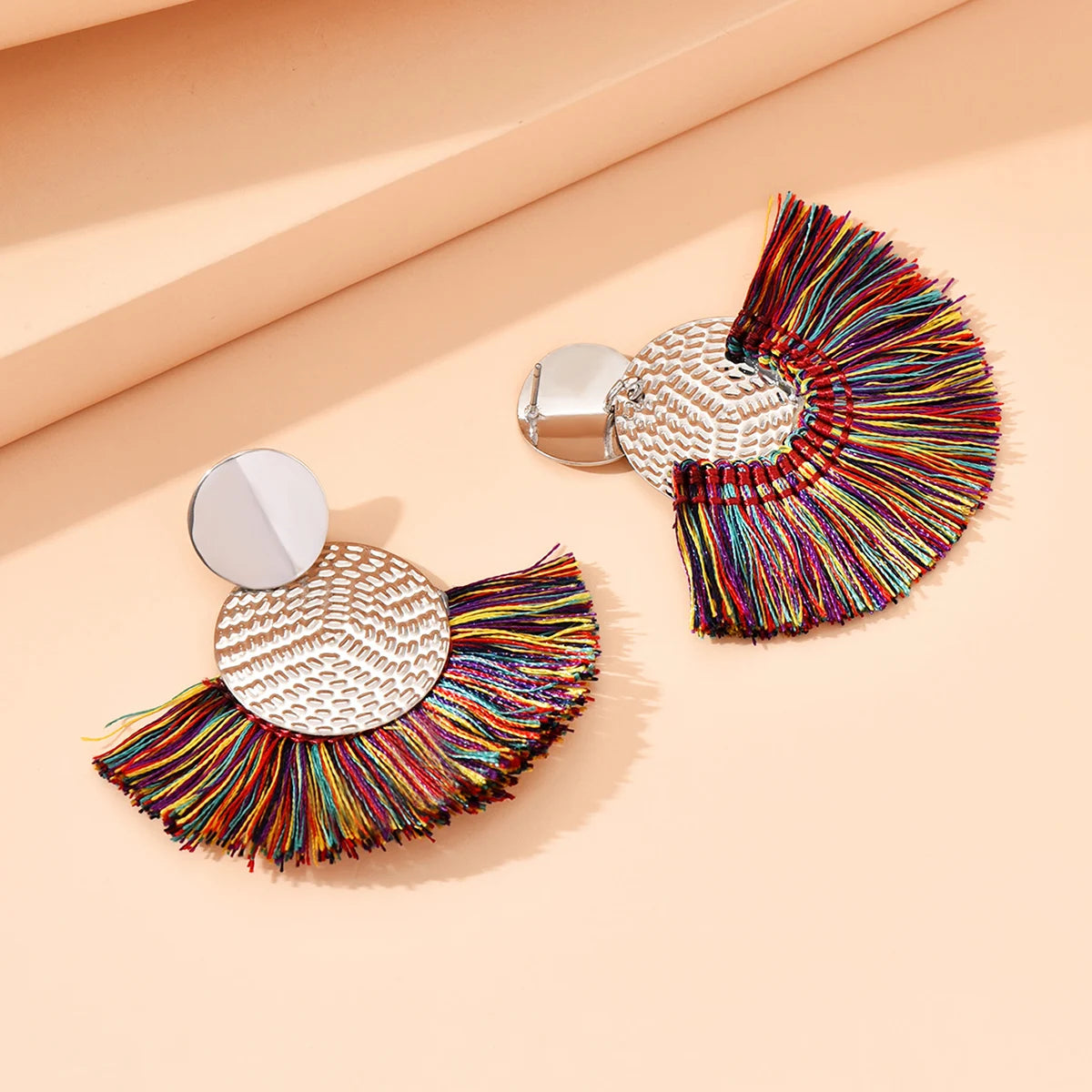 Boucles d’oreilles Majestic Bohème – Pompons Blancs