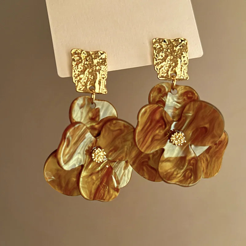 Vintage Acrylic Flower Petal Pendant Earrings For Women Exquisite Alloy Flower Dangle Earrings Luxury Casual Party Jewelry Gifts