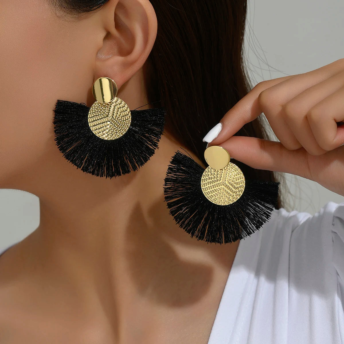 Boucles d’oreilles Majestic Bohème – Pompons Blancs