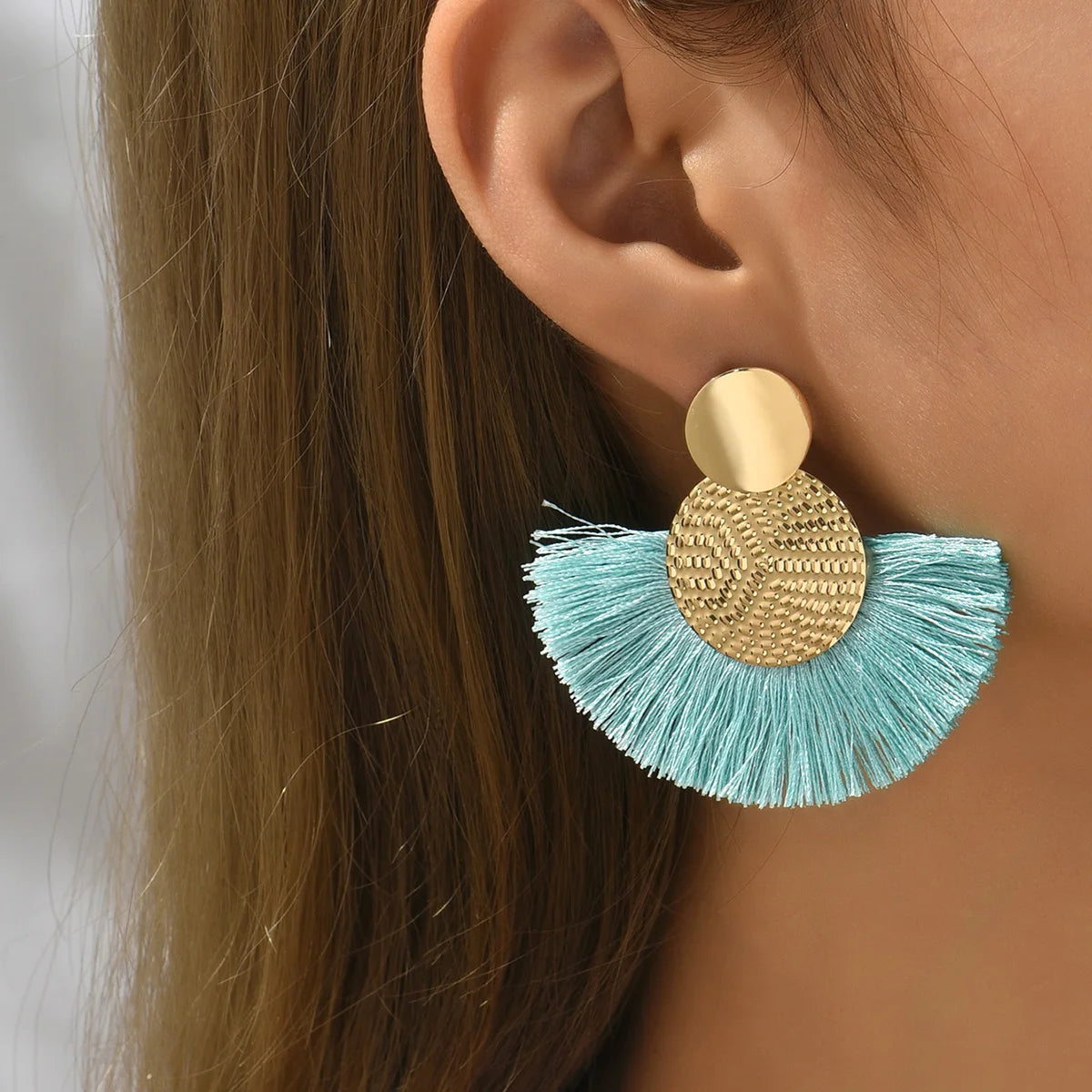 Boucles d’oreilles Majestic Bohème – Pompons Blancs