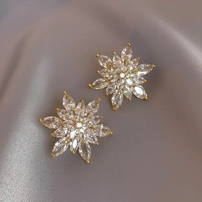 Romantic Flower Petal Long Tassel Drop Earrings for Women 2024 Trend Imitation Pearl Hanging Piercing Earrings Wed Jewelry Gift