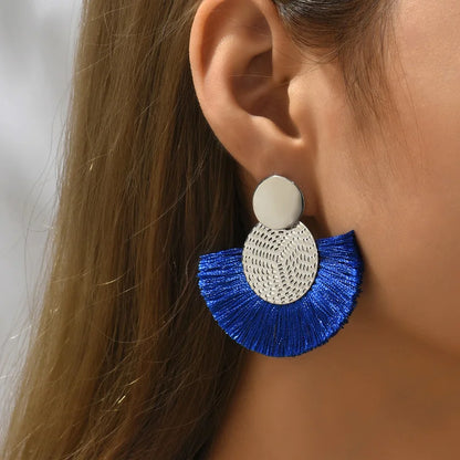 Boucles d’oreilles Majestic Bohème – Pompons Blancs