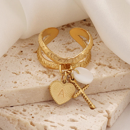 La Lettrée – Une bague avec l’initiale de votre choix.