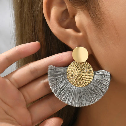 Boucles d’oreilles Majestic Bohème – Pompons Blancs