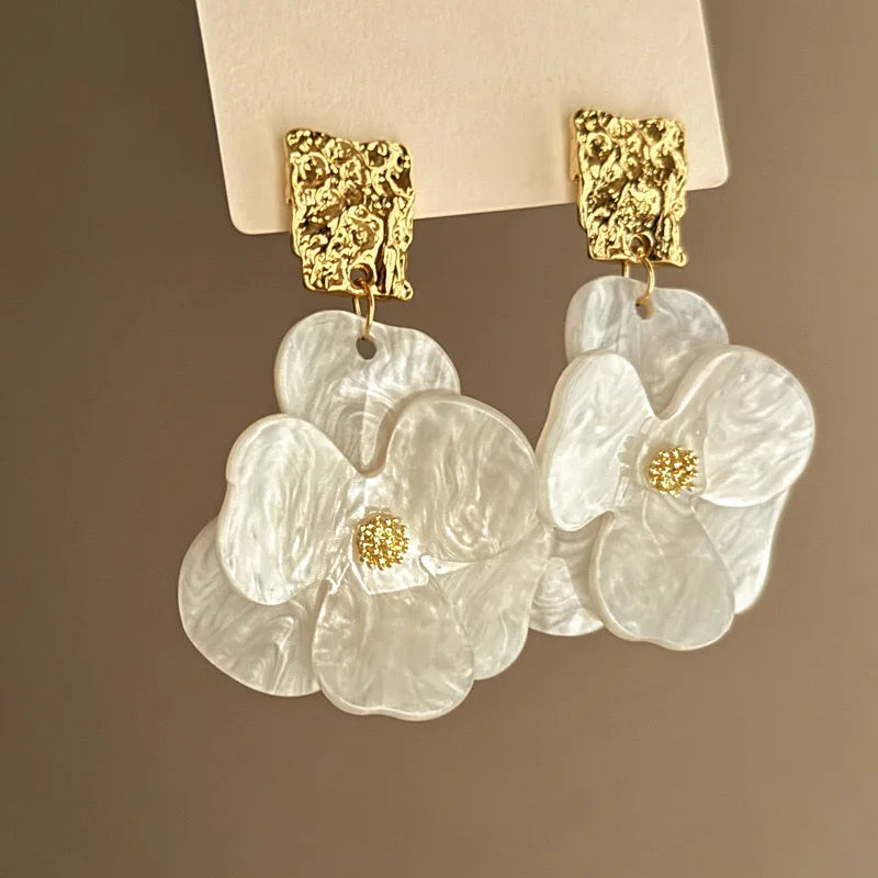 Vintage Acrylic Flower Petal Pendant Earrings For Women Exquisite Alloy Flower Dangle Earrings Luxury Casual Party Jewelry Gifts