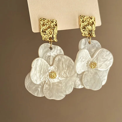 Vintage Acrylic Flower Petal Pendant Earrings For Women Exquisite Alloy Flower Dangle Earrings Luxury Casual Party Jewelry Gifts