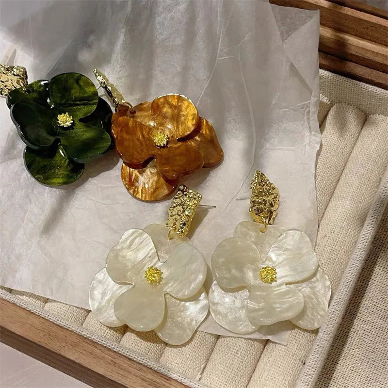 Vintage Acrylic Flower Petal Pendant Earrings For Women Exquisite Alloy Flower Dangle Earrings Luxury Casual Party Jewelry Gifts