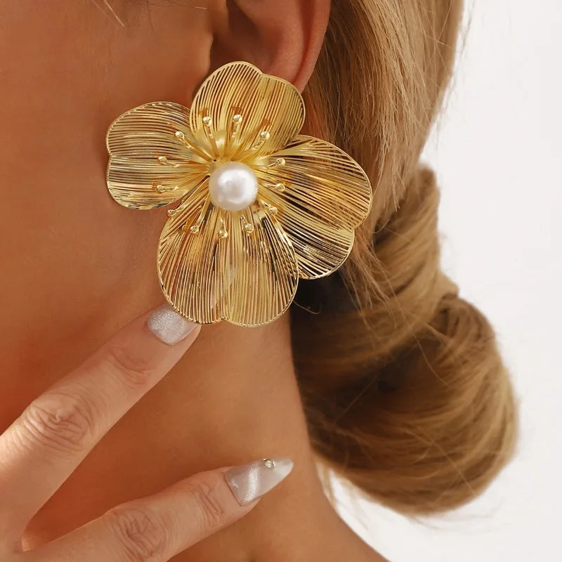 Gold Color Big Petal Hollow Flower withe Pearl Earrings for Women Exaggerated Trend Metal Irregular Earrings Ladies Jewelry