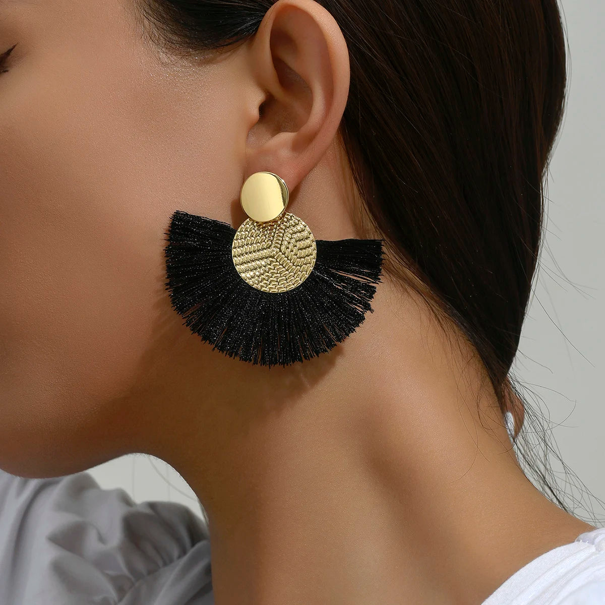Boucles d’oreilles Majestic Bohème – Pompons Blancs