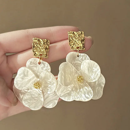 Vintage Acrylic Flower Petal Pendant Earrings For Women Exquisite Alloy Flower Dangle Earrings Luxury Casual Party Jewelry Gifts