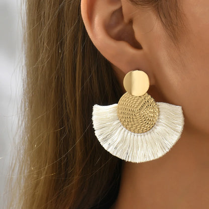 Boucles d’oreilles Majestic Bohème – Pompons Blancs