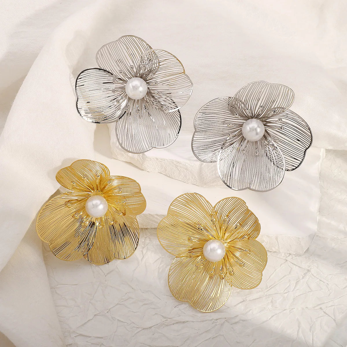 Gold Color Big Petal Hollow Flower withe Pearl Earrings for Women Exaggerated Trend Metal Irregular Earrings Ladies Jewelry